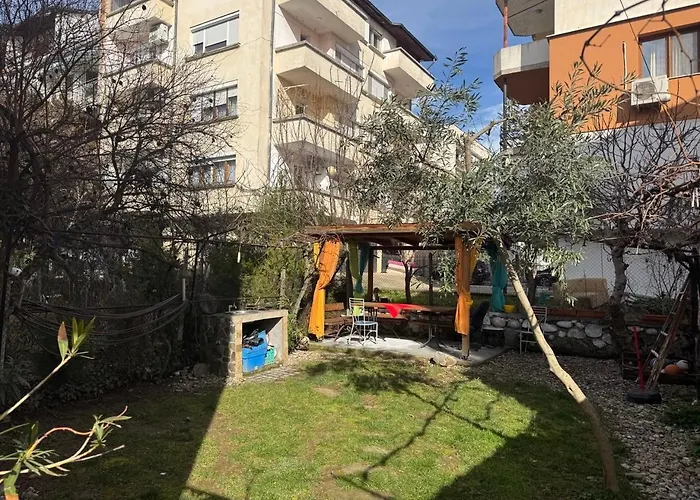 Apartamento Berta Gardens 2 *